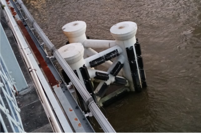 钢桩式桥墩防撞